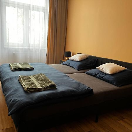 Komfortowy Apartament W Centrum Jaworzno Bagian luar foto