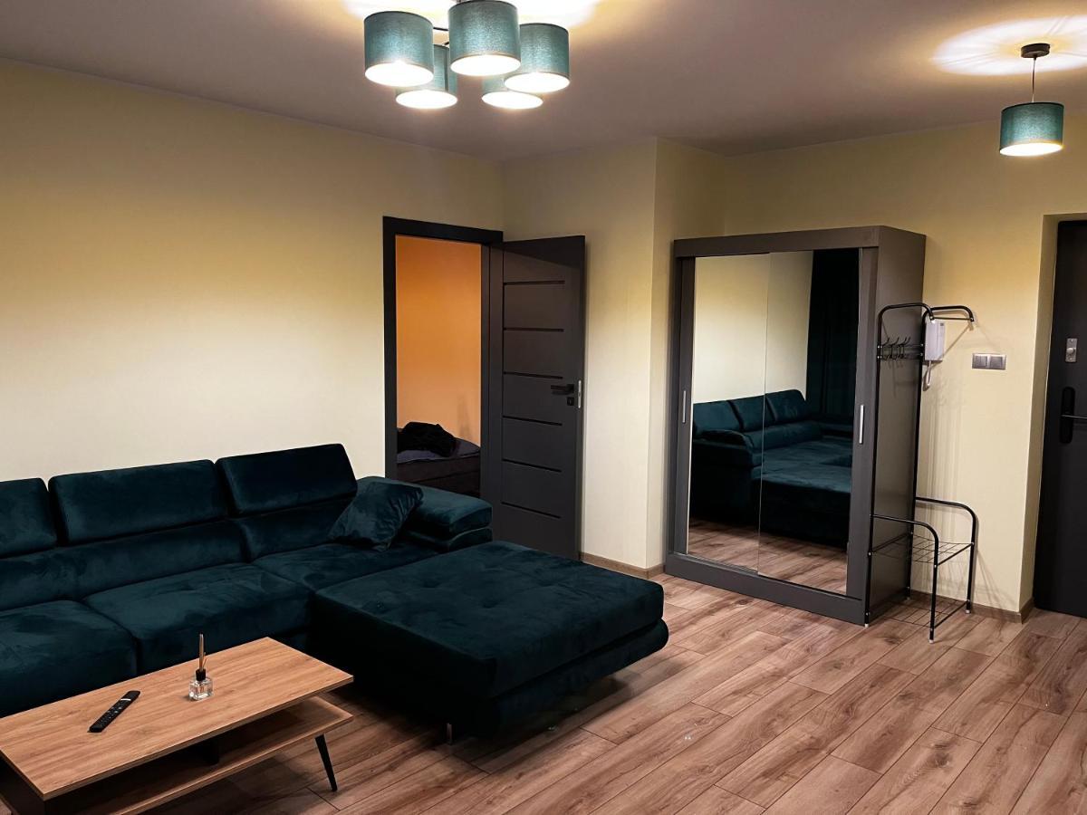 Komfortowy Apartament W Centrum Jaworzno Bagian luar foto