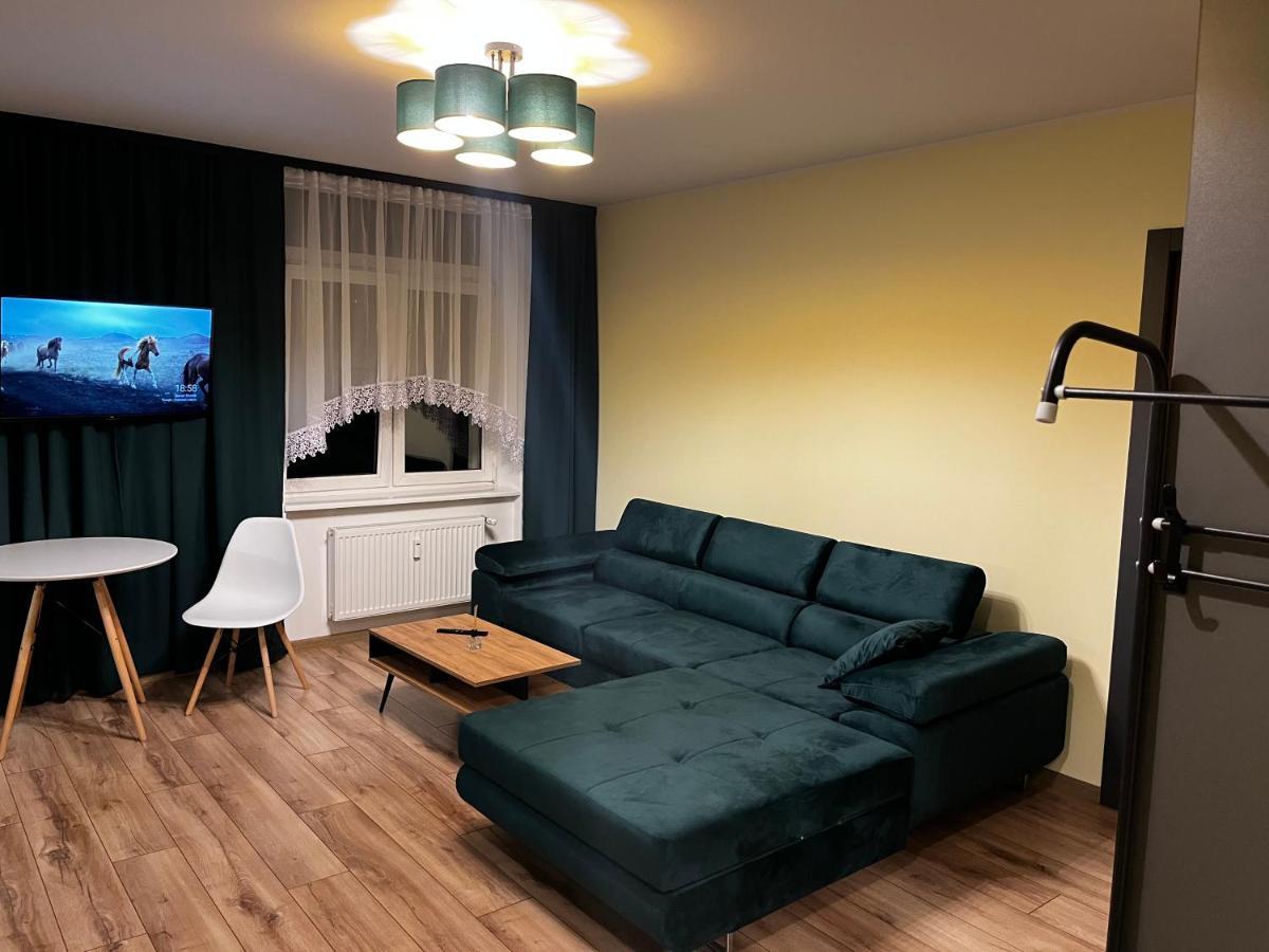 Komfortowy Apartament W Centrum Jaworzno Bagian luar foto