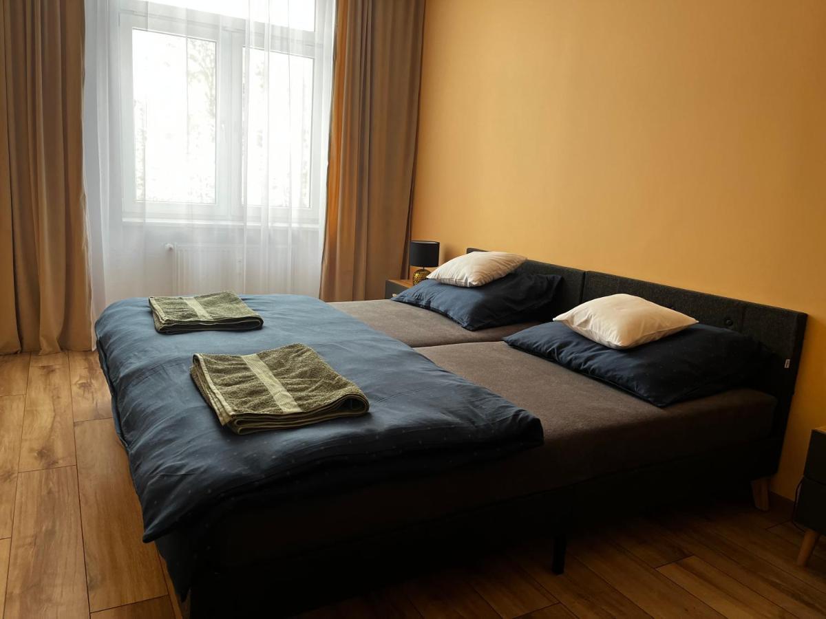 Komfortowy Apartament W Centrum Jaworzno Bagian luar foto